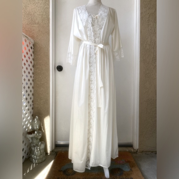 Maidenform Other - vtg maidenform negligée lace set nightgown robe silky union made usa ivory sz. s